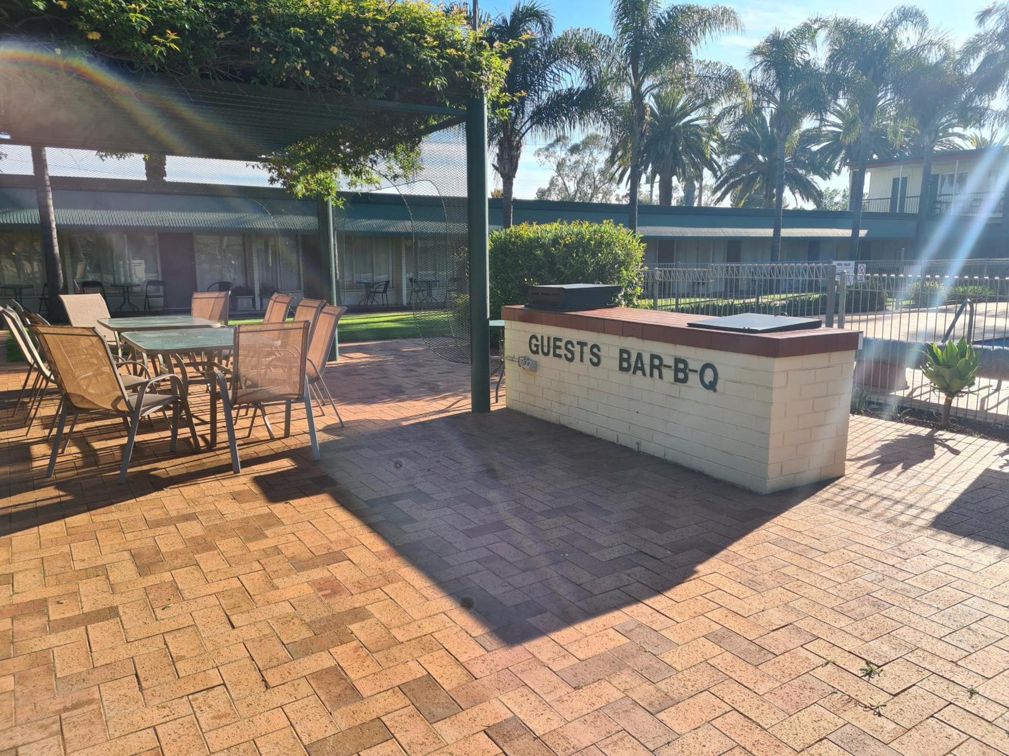 Motel Riverina Leeton エクステリア 写真