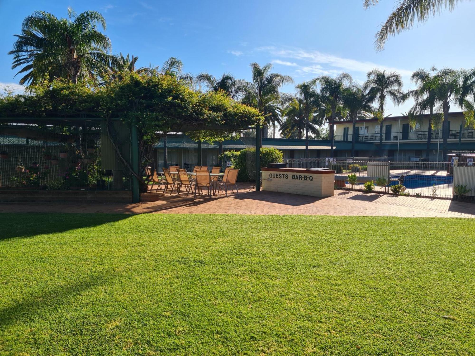 Motel Riverina Leeton エクステリア 写真