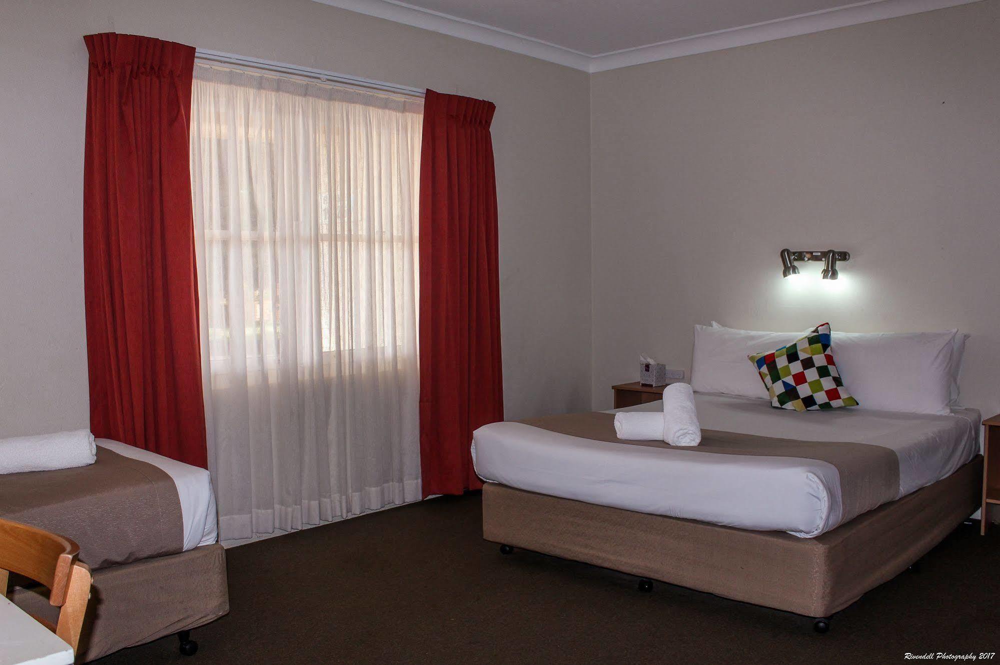 Motel Riverina Leeton エクステリア 写真