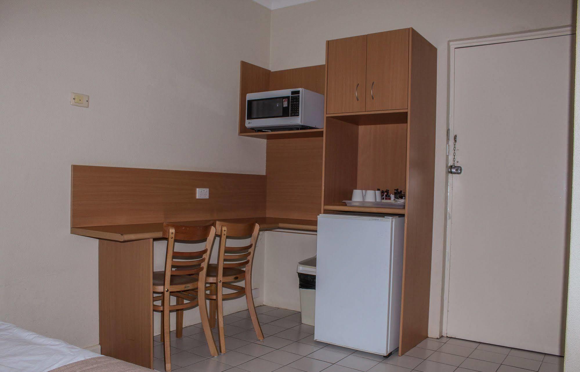 Motel Riverina Leeton エクステリア 写真
