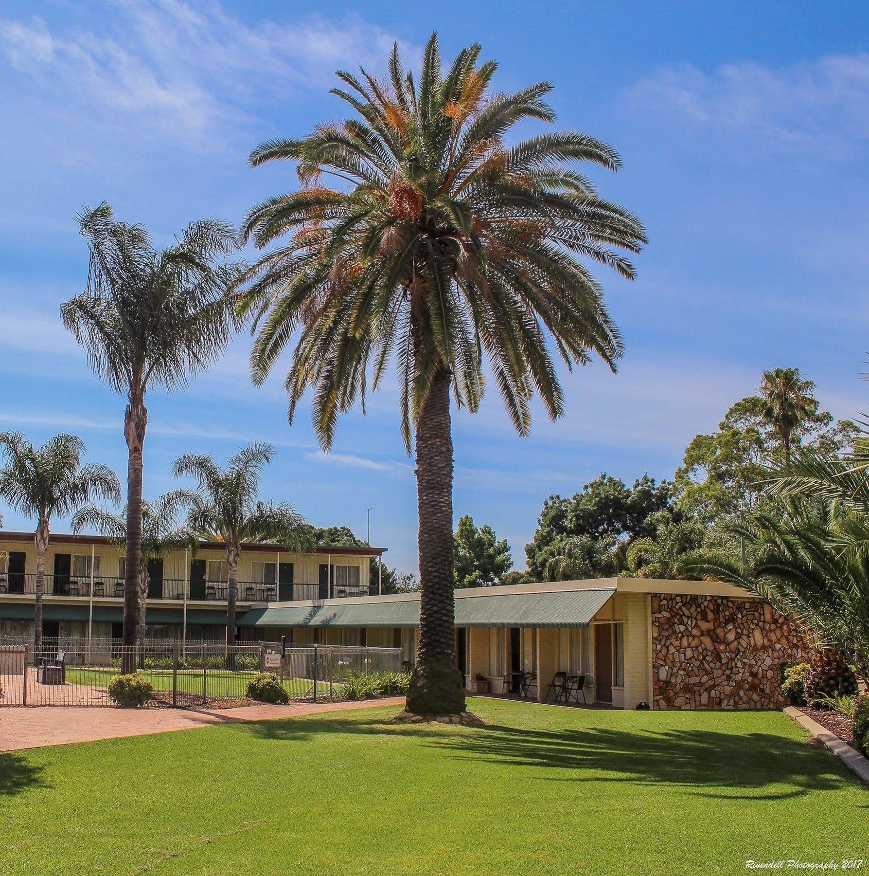 Motel Riverina Leeton エクステリア 写真