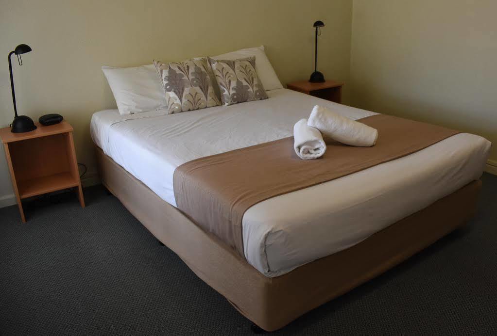 Motel Riverina Leeton エクステリア 写真